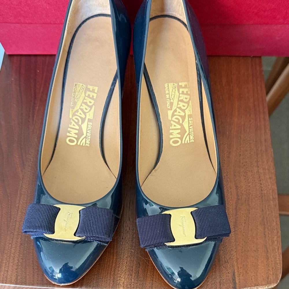 FREE ship! Salvatore Ferragamo Dark Blue Patent Heels with Bow